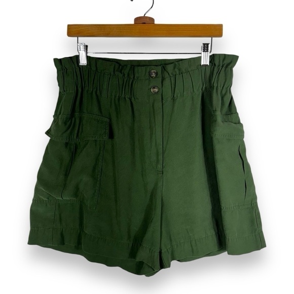 4 for $20 SALE! H&M High Waisted Paper Bag Double Button Shorts, Green, Size 14 - Picture 1 of 8